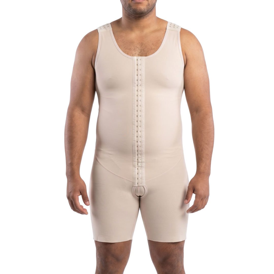 La Faja completa hombre postoperatoria para caballero de alta compresión. Ideal para uso postoperatorio (Lipo, Hernia, etc.) y uso diario. Proporciona control en el torso y abdomen, y actúa como corrector de postura. Fabricada en Powernet y Spandex con gafetes.