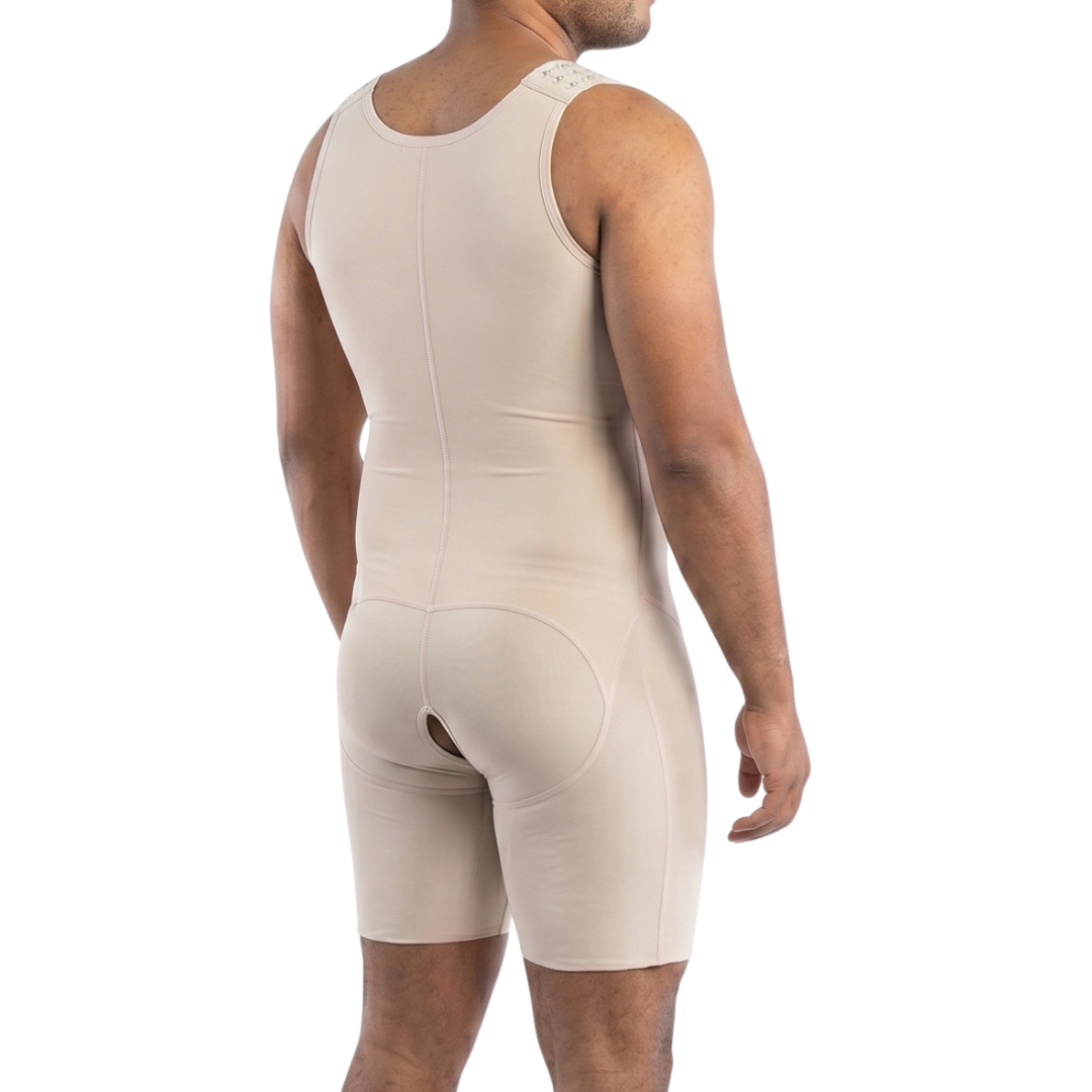 La Faja completa hombre postoperatoria para caballero de alta compresión. Ideal para uso postoperatorio (Lipo, Hernia, etc.) y uso diario. Proporciona control en el torso y abdomen, y actúa como corrector de postura. Fabricada en Powernet y Spandex con gafetes.