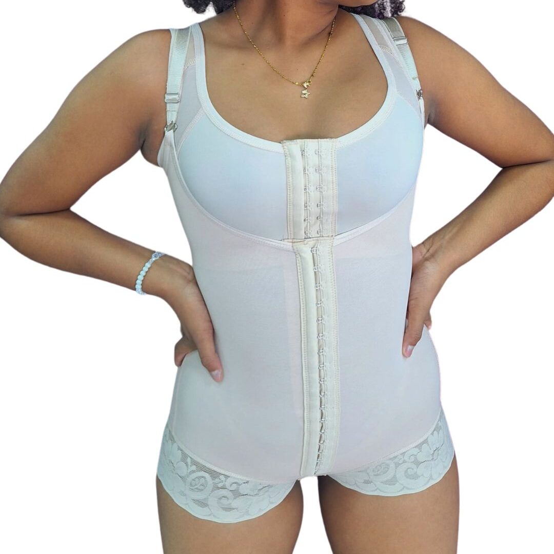 Faja body cachetero de alta compresión para control diario. Faja moldeadora body cachetero con control de cintura y abdomen.