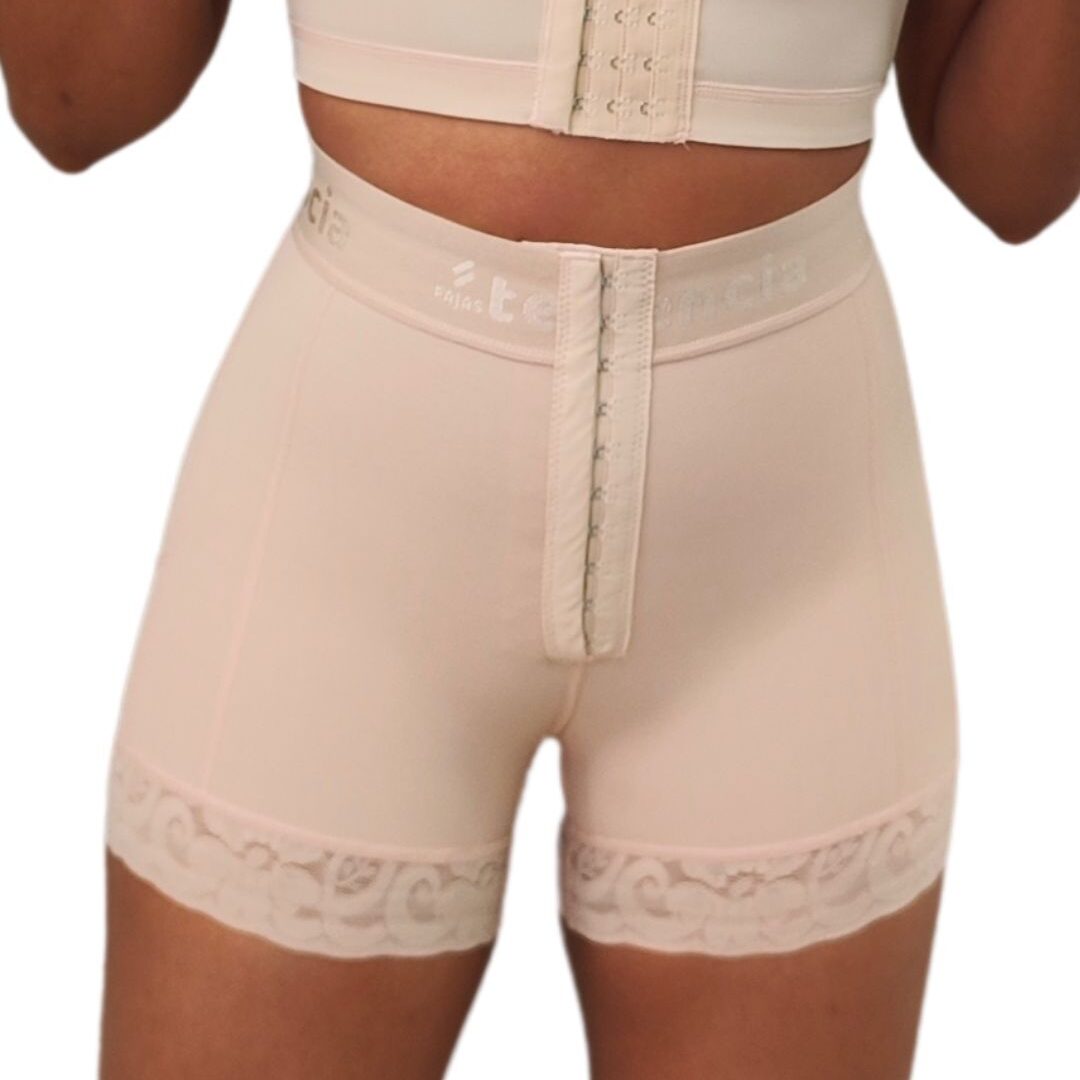 Cachetero alta compresión corte alto con gafetes efecto push up para postparto y uso diario