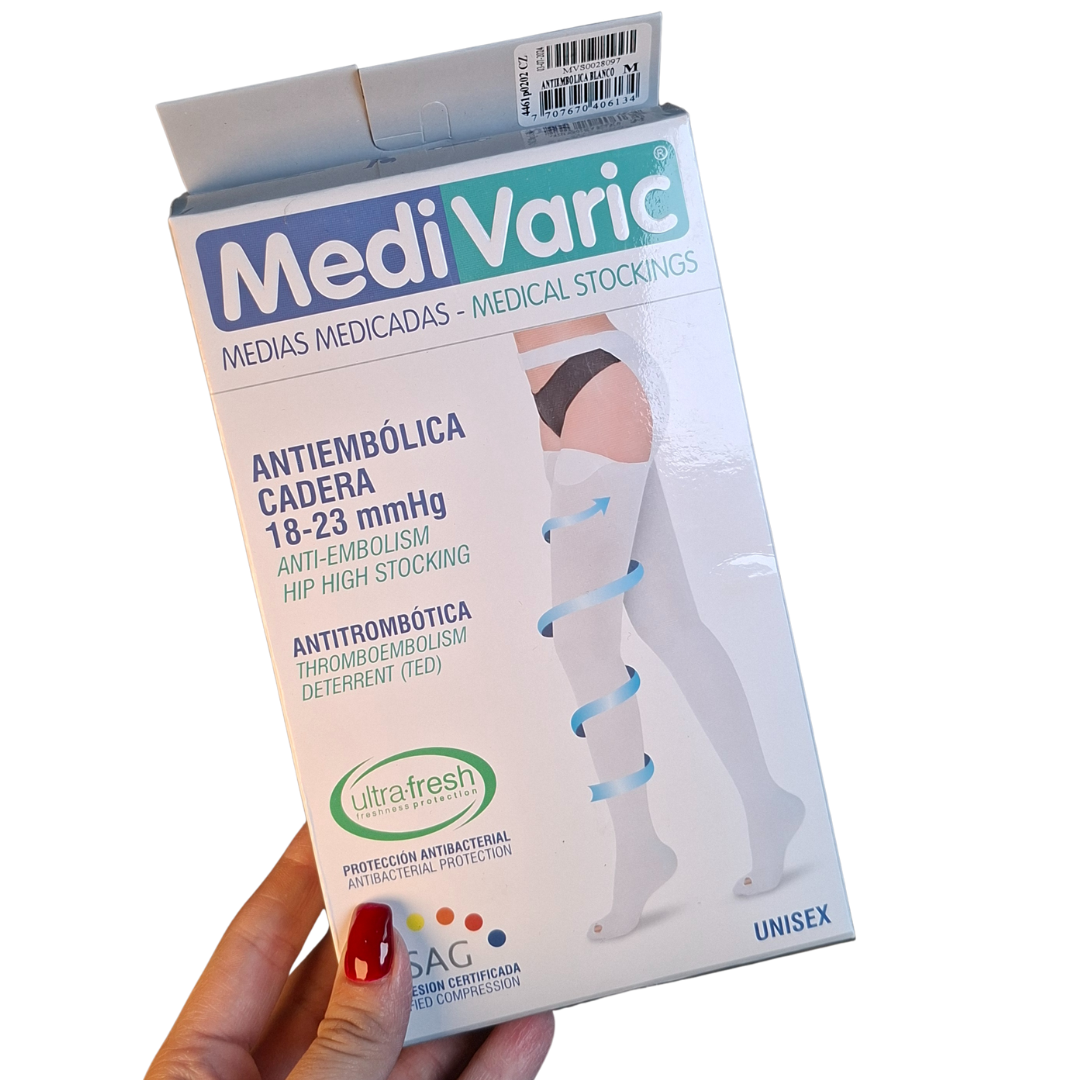 Medias de compresión antiembólicas blancas con soporte hasta la cadera (cintura), con ventana de inspección en los dedos, para máxima prevención de trombosis venosa profunda.