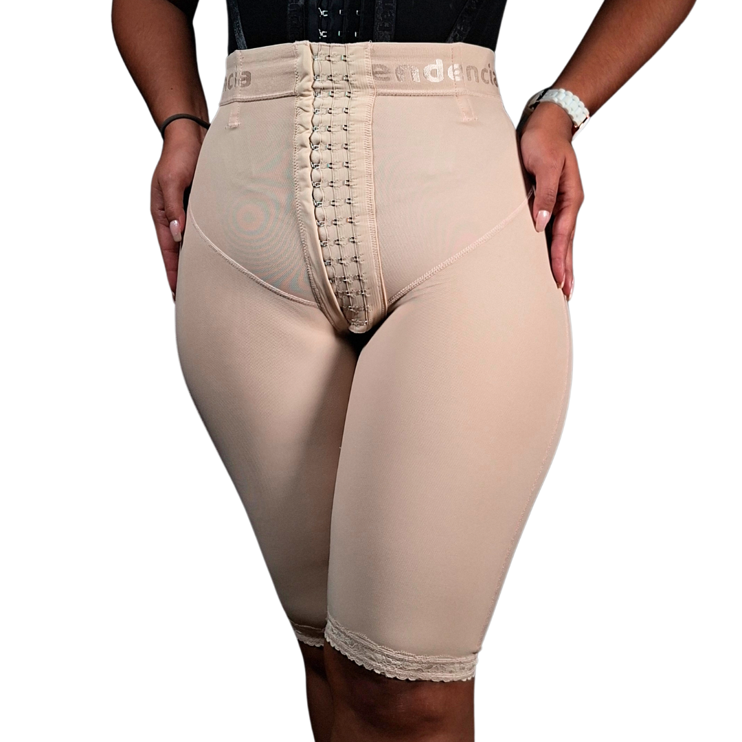 Faja short corte alto a la rodilla, postparto, uso diario, alta compresión