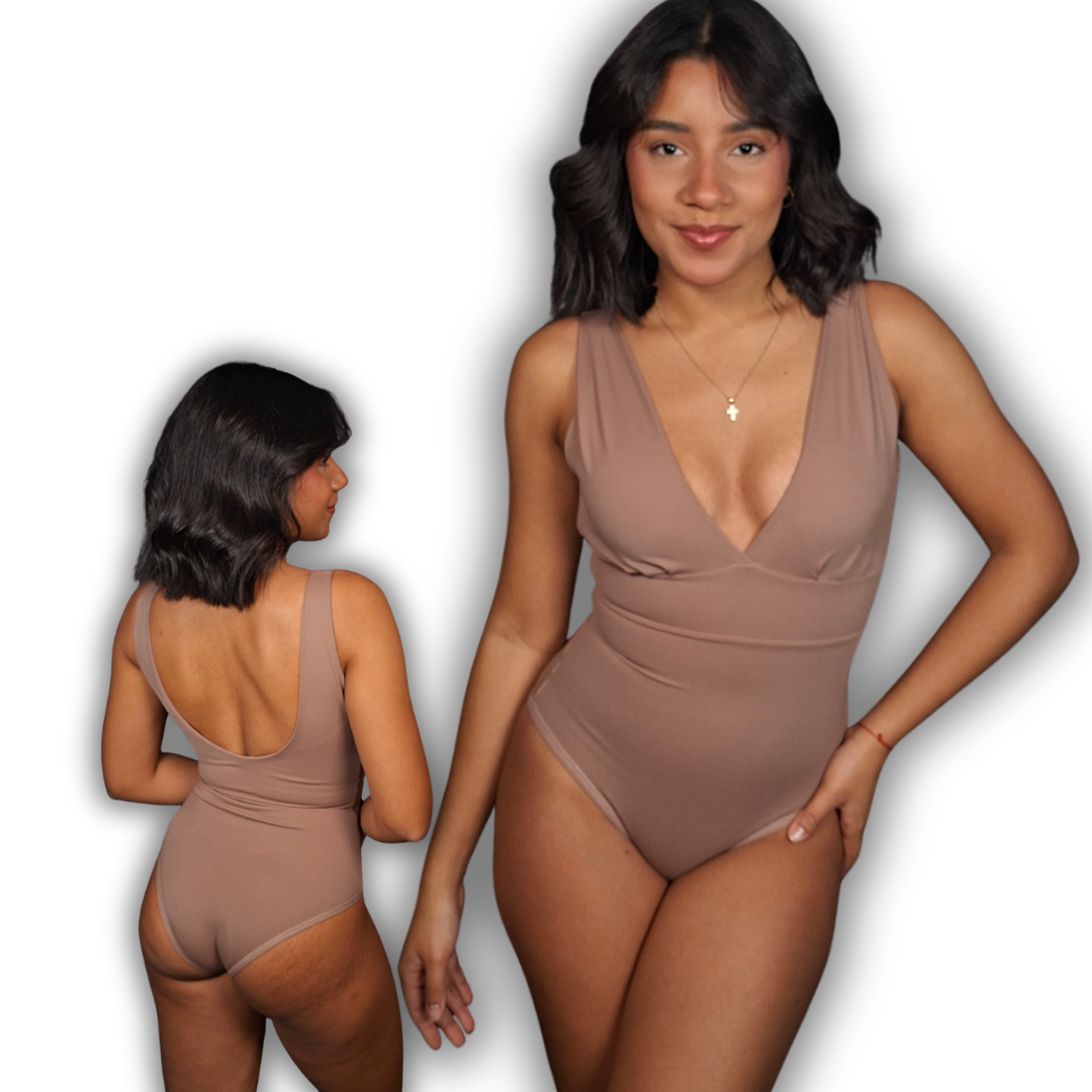 Body moldeador exterior de colores con cuello de corte en V pronunciado, mangas sisa y faja de alta compresión interna integrada.