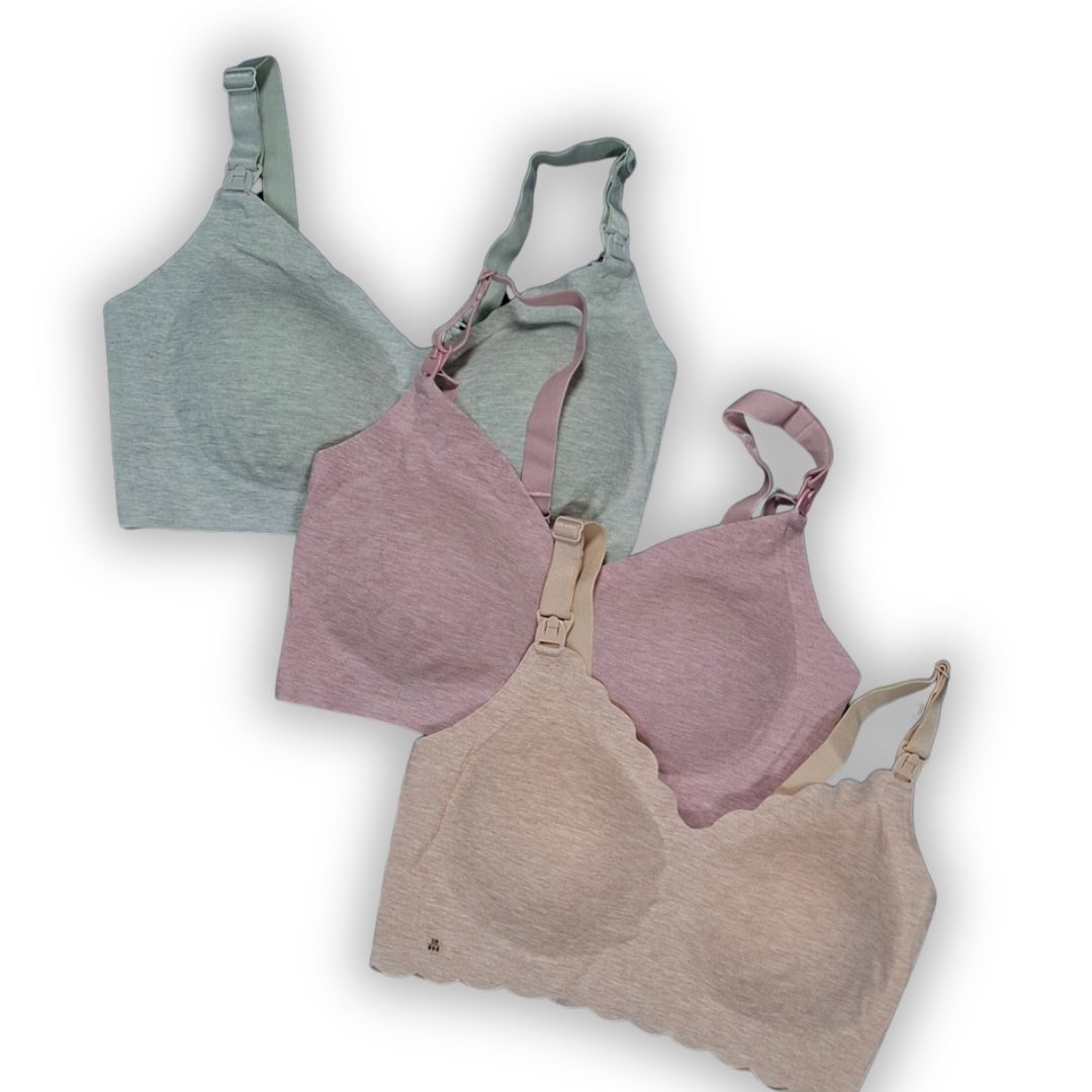 Modelos de brasier materno para lactancia Nirvana en colores verde grisáceo, rosa viejo y beige con broches frontales de apertura en los tirantes