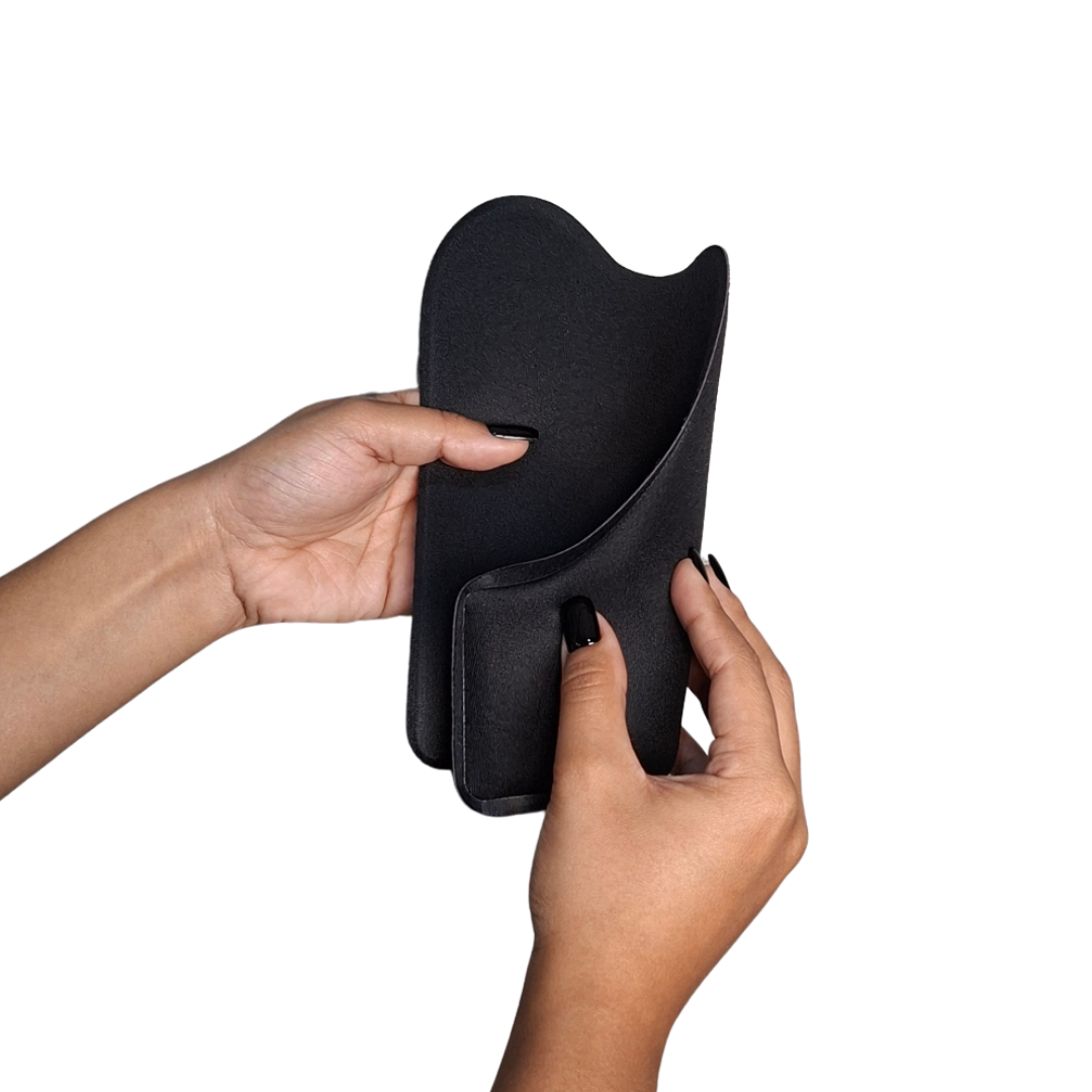 Par de tablas laterales postquirúrgicas SBELT de color negro, con diseño anatómico y bordes suaves, diseñadas para proteger los flancos y la cintura bajo la faja de compresión.